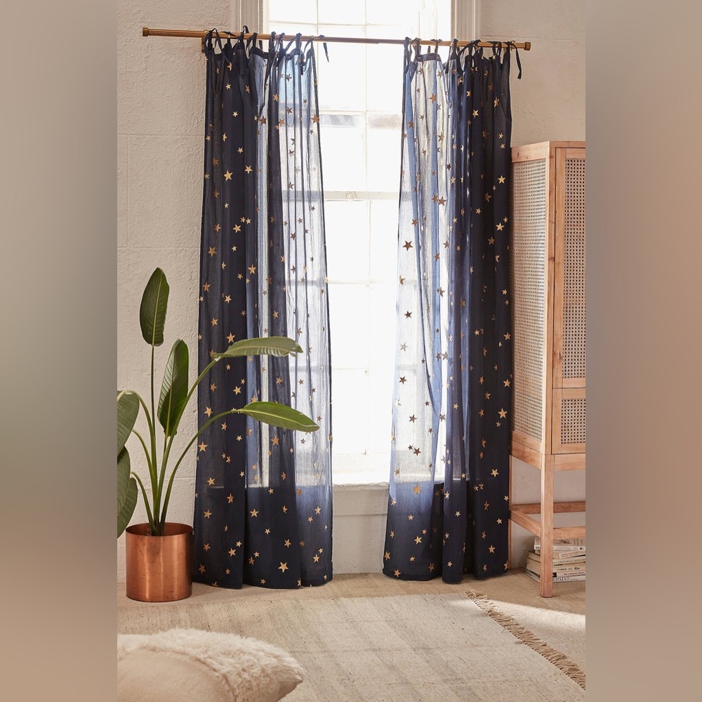 NEW with tags UO/urban outfitters sheer star window panels(2) ⭐️